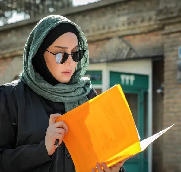 عکس سارا منجزی و خواهرش