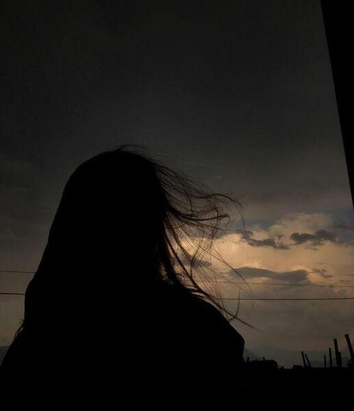 عکس پروفایل دخترانه غمگینی