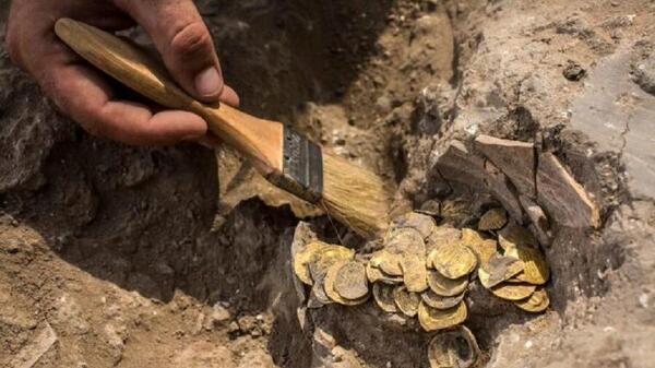 عکس طلا زیر خاک