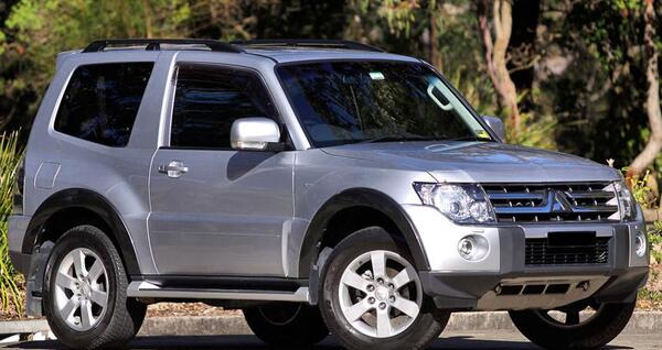 عکس ماشین mitsubishi pajero2door