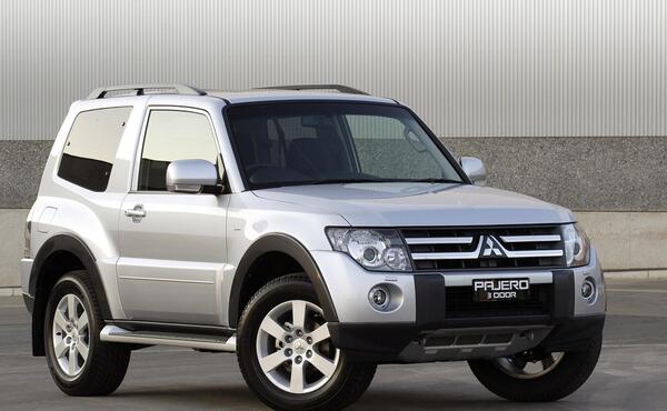 عکس ماشین mitsubishi pajero2door