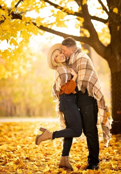 ژست عکس دونفره پاییزه