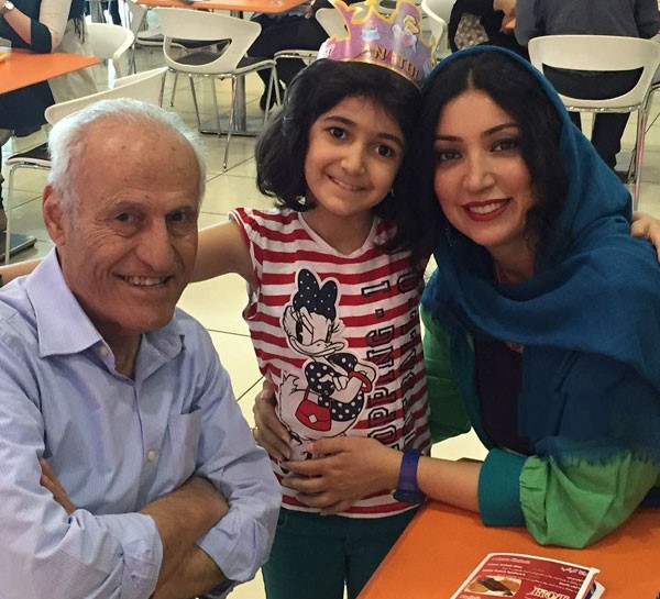 عکس نگار عابدی با فرزندش