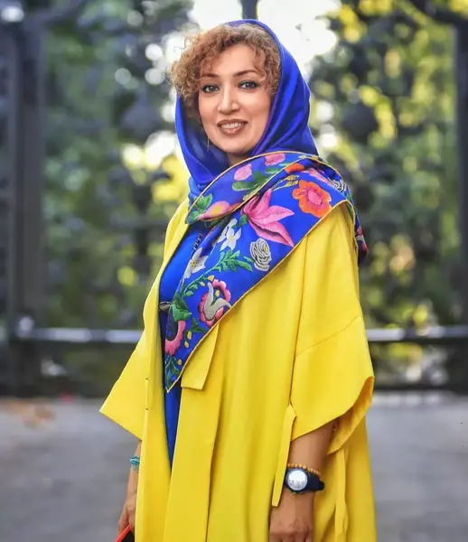 عکس نگار عابدی با فرزندش