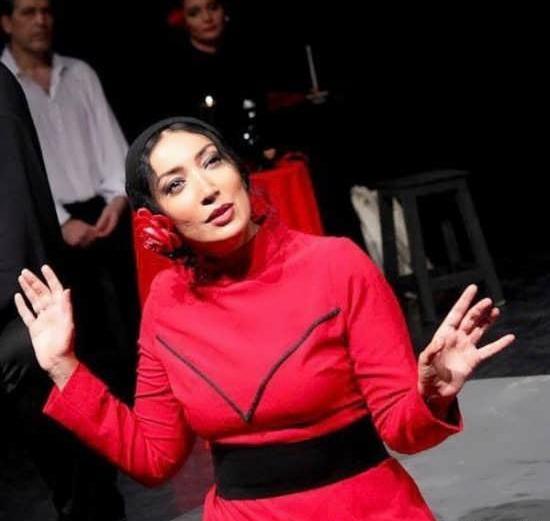 عکس نگار عابدی با فرزندش