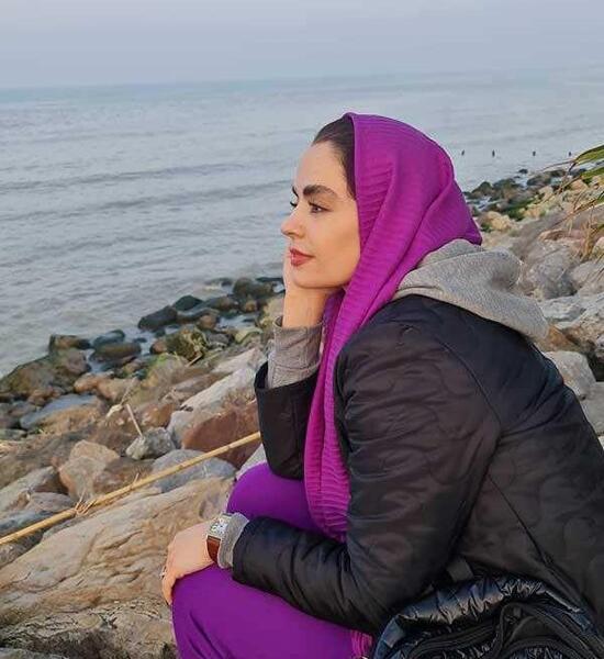 عکس نگار عابدی با فرزندش
