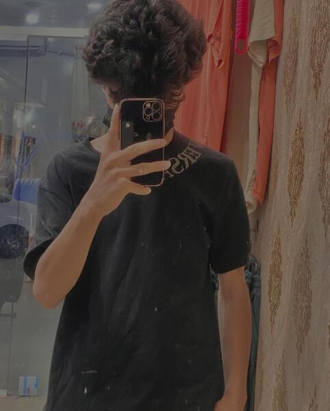 عکس جلو اینه پسرانه