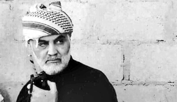 عکس حاج قاسم با بیسیم