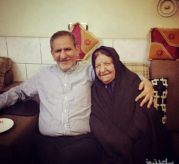 عکس شهید سلیمانی با مادرش
