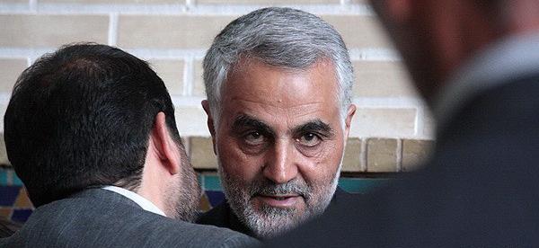 عکس شهید سلیمانی با مادرش
