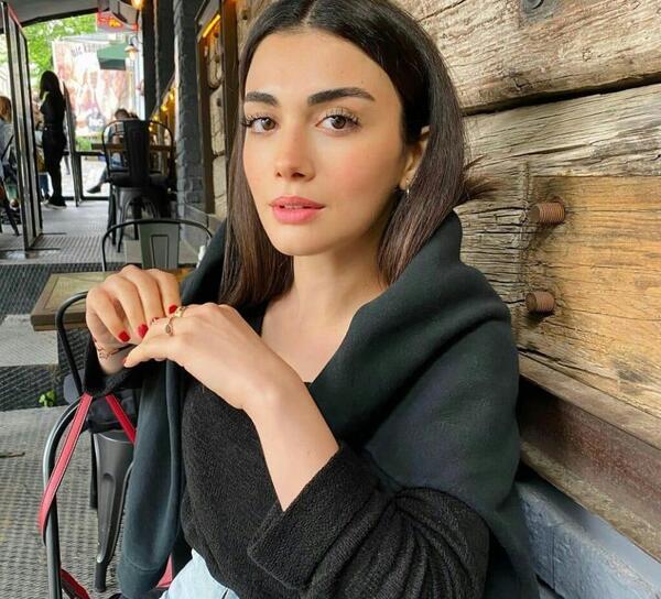 عکس عروسی اوزگه یاگیز