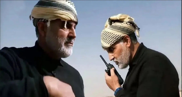 عکس قاسم سلیمانی با چفیه