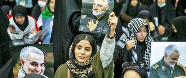 عکس قاسم سلیمانی با چفیه