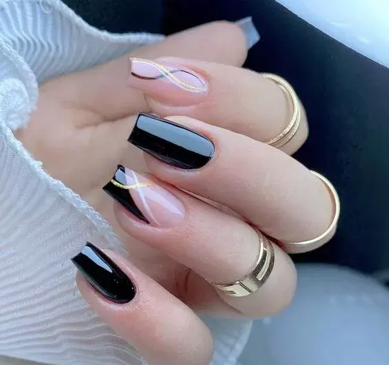 عکس طراحی ناخن فرنچ سفید