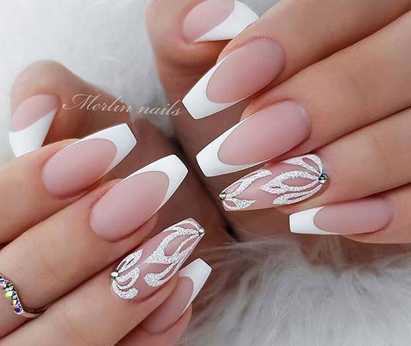 عکس طراحی ناخن فرنچ سفید