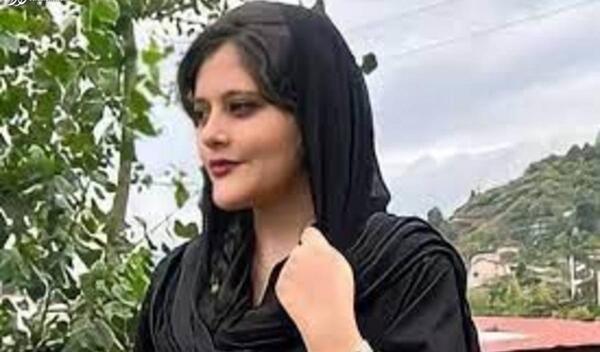 عکس مهسا امینی در مترو