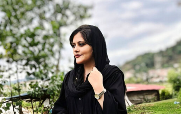 عکس مهسا امینی در مترو