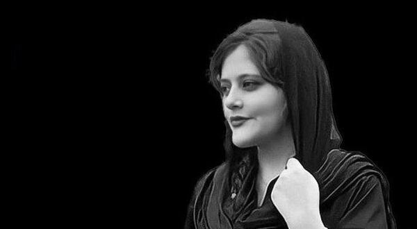 عکس مهسا امینی در مترو