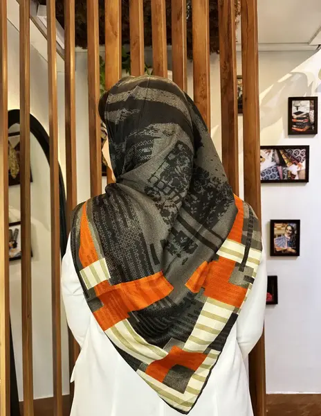 عکس روسری قهوه ای