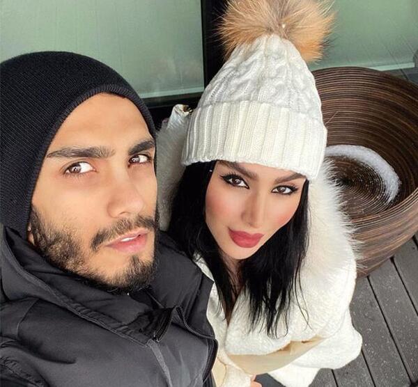 عکس دنیا جهانبخت و نامزدش