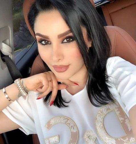 عکس دنیا جهانبخت و نامزدش