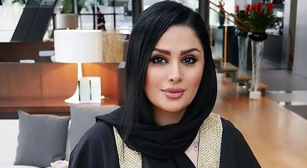 عکس دنیا جهانبخت و نامزدش