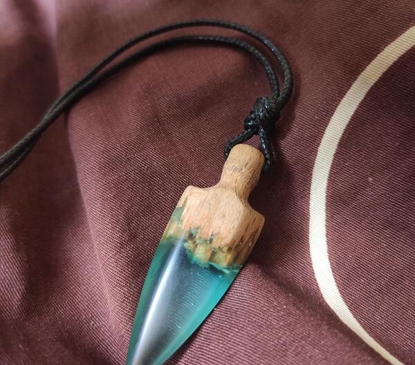 عکس گردنبند چاقو