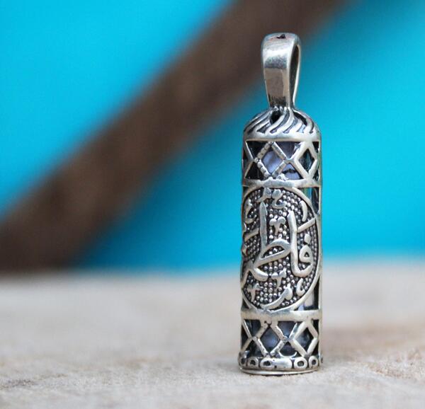 عکس گردنبند چاقو