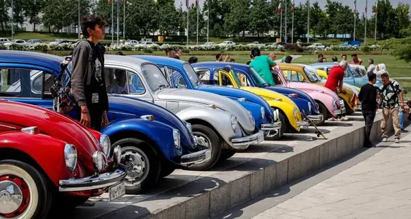 عکس فولکس واگن نارنجی
