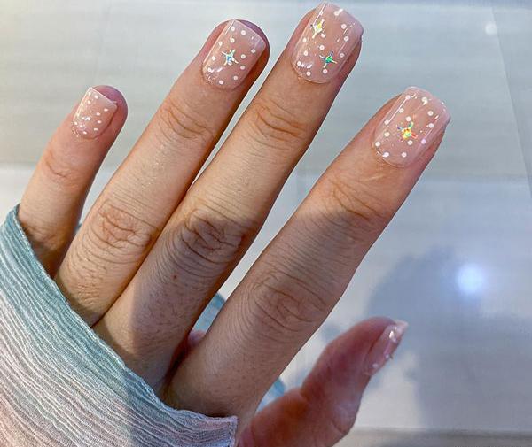 عکس مدل ژلیش ناخن کوتاه دخترانه