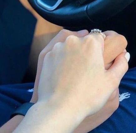 عکس عاشقانه تو ماشین پراید