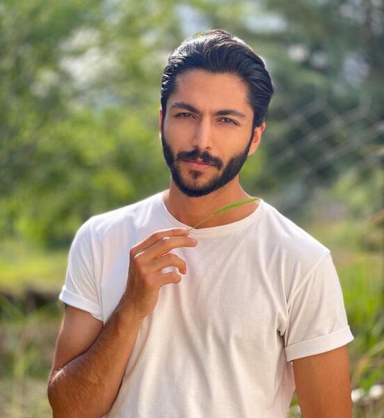 عکس آیسان بازیگر نقش سهراب