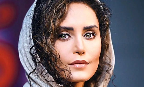 عکس الناز شاکردوست در گل یخ