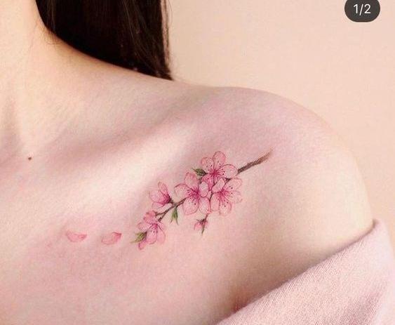 عکس طرح تاتو گل روی شانه