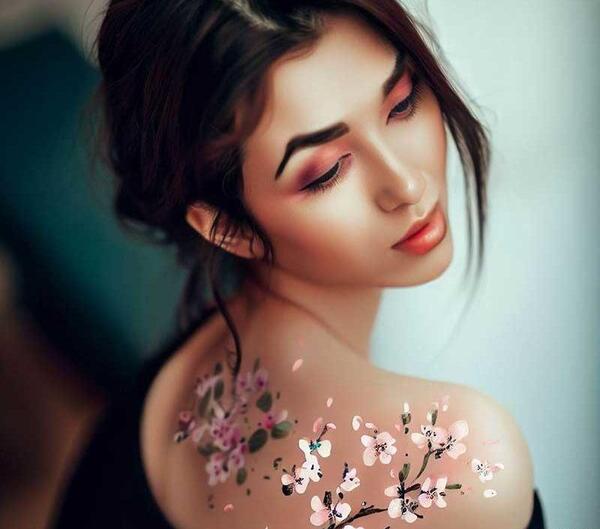 عکس طرح تاتو گل روی شانه