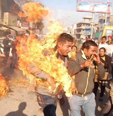 عکس خودسوزی