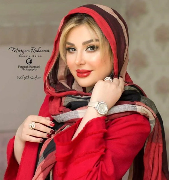 عکس نیوشا ضیغمی در خارج