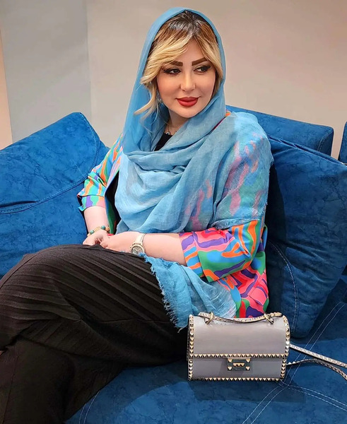 عکس نیوشا ضیغمی در خارج