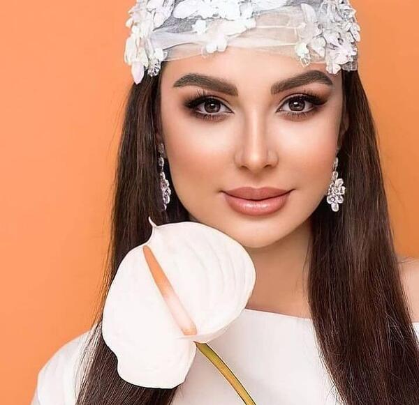 عکس نیوشا ضیغمی در خارج