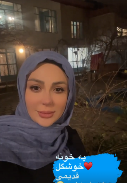 عکس نیوشا ضیغمی در خارج