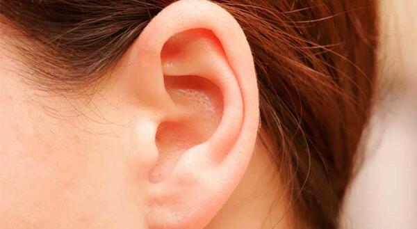عکس توی گوش