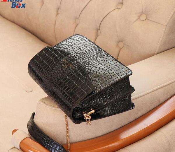 عکس کیف دوشی چرم زنانه