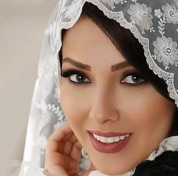 عکس لیلا اوتادی با حجاب