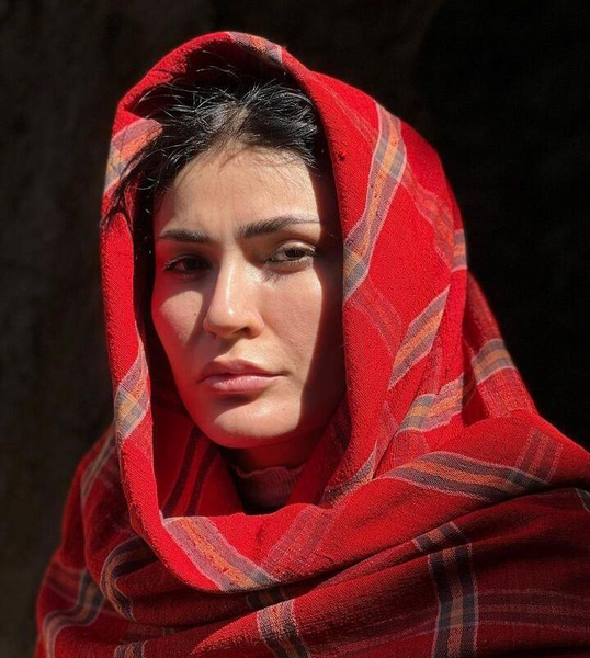 عکس خانم طاهری مجری شبکه آموزش