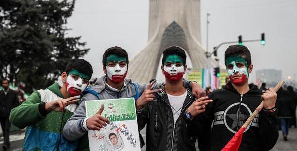 عکس نقاشی پرچم ایران روی صورت
