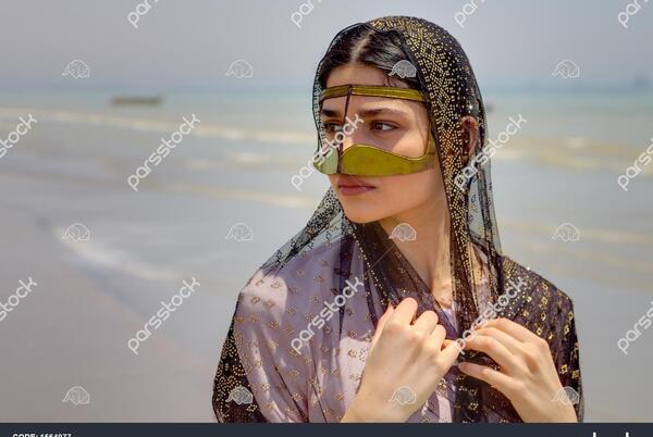 عکس دختر با حجاب با ماسک
