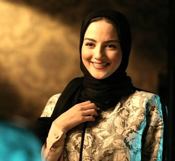 عکس واقعی راضیه درسریال اقازاده