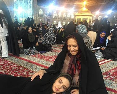 عکس زن تو حرم امام رضا