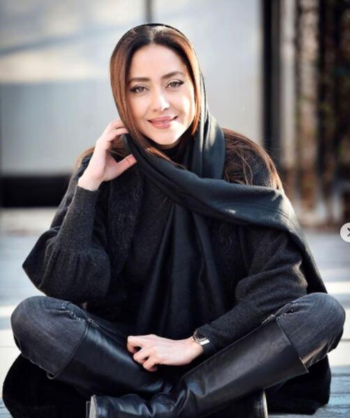 عکس بهاره کیان افشار با لباس آبی