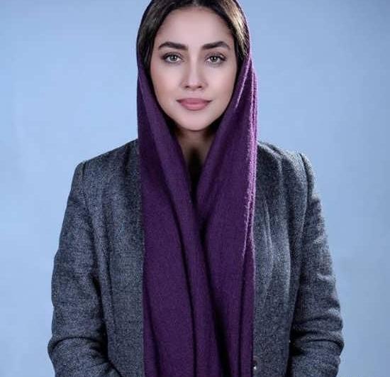 عکس بهاره کیان افشار با لباس آبی